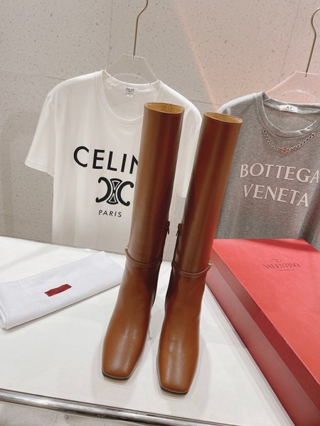 Valentino Rockstud series boots