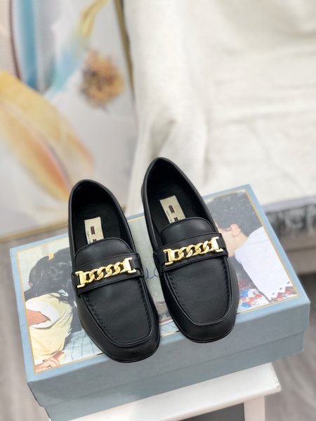 Gucci Autumn chain loafers