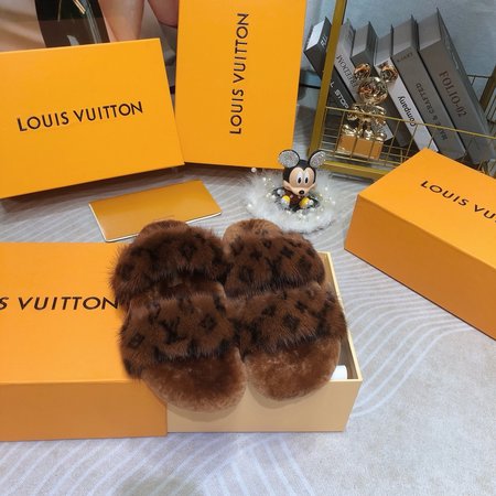 Louis Vuitton Mink slippers
