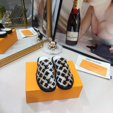 Louis Vuitton Lamb wool slippers