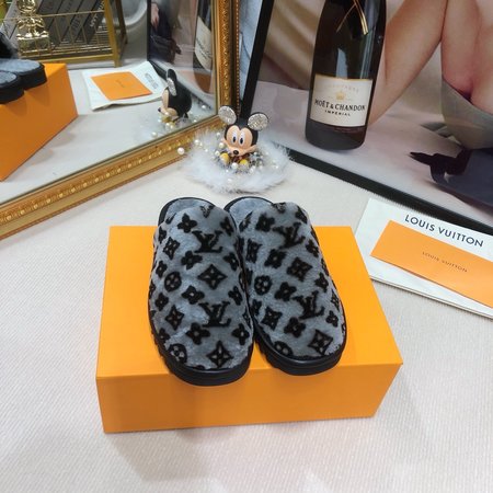 Louis Vuitton Lamb wool slippers
