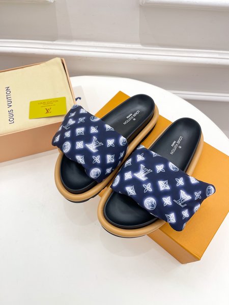 Louis Vuitton Down slippers LV