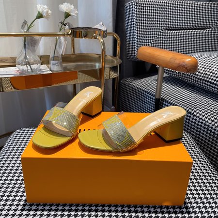 Louis Vuitton Slippers Lamb fabric TPU transparent film Genuine leather outsole