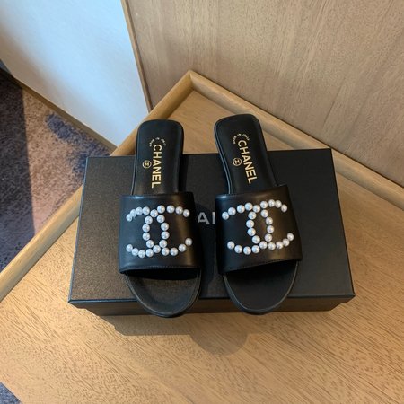 Chanel Large CC Logo Design Pearl Slippers