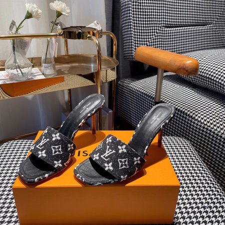 Louis Vuitton Embossed slippers