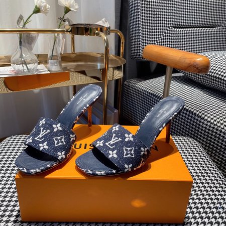 Louis Vuitton Embossed slippers