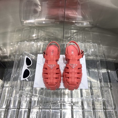 Prada Colorful thick-soled gear sandals with woven cowhide uppers are rich in colors and playful and interesting 35-40