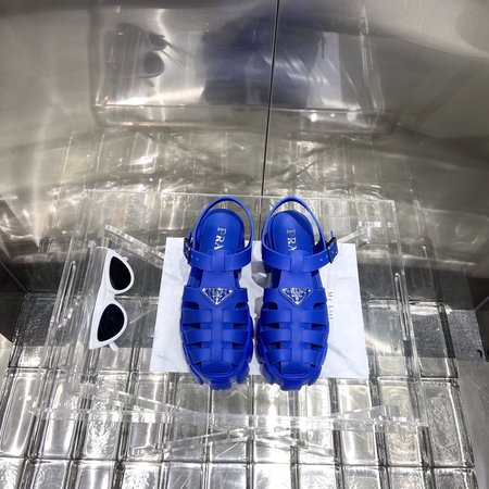 Prada Colorful thick-soled gear sandals with woven cowhide uppers are rich in colors and playful and interesting 35-40