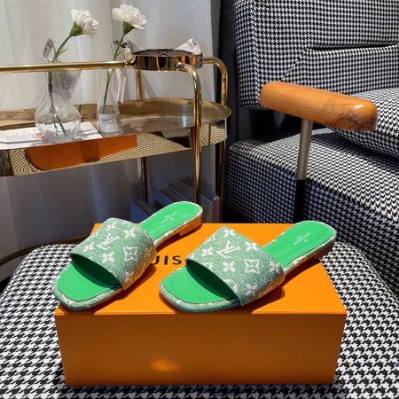 Louis Vuitton Embossed slippers