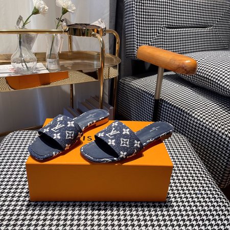 Louis Vuitton Embossed slippers