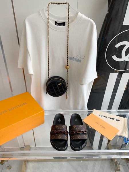 Louis Vuitton LV slippers