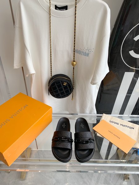 Louis Vuitton LV slippers