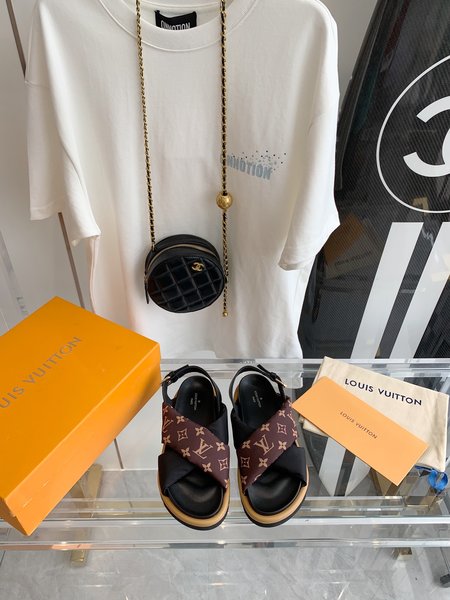 Louis Vuitton LV slippers