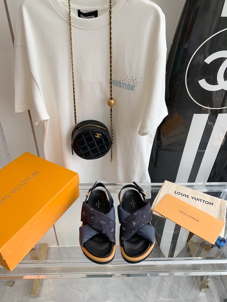 Louis Vuitton LV slippers