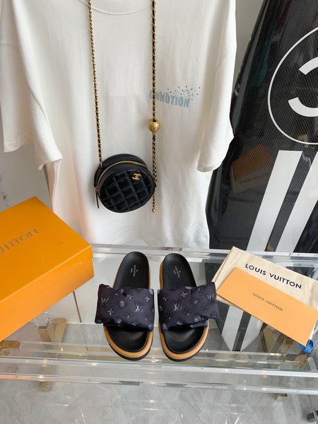 Louis Vuitton LV slippers