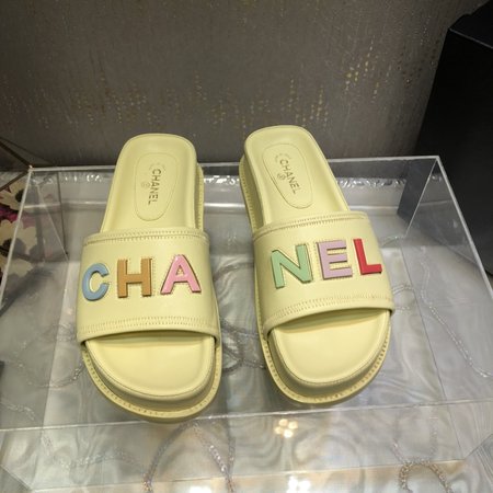Chanel High-quality lacquered platform slippers