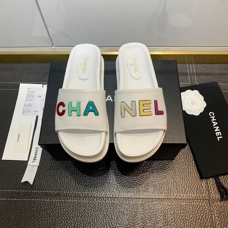 Chanel Candy color platform slippers sheepskin upper inlaid with letter buckle height 4.5cm