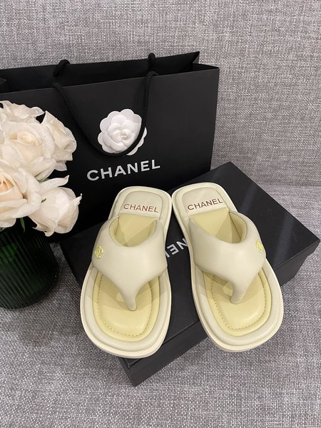 Chanel bread slippers sheepskin
