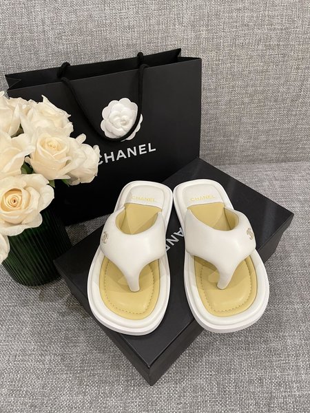 Chanel bread slippers sheepskin