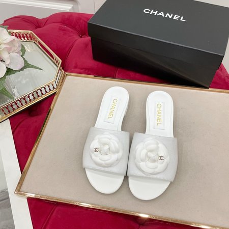 Chanel Elegant high-end camellia slippers