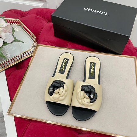 Chanel Elegant high-end camellia slippers