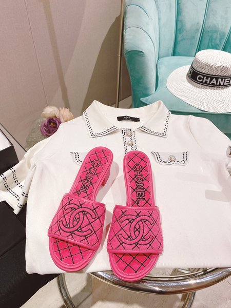 Chanel flat chunky heel slippers