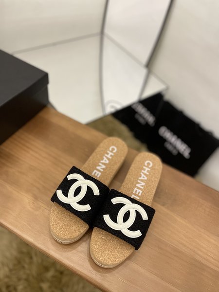 Chanel clogs