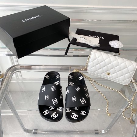 Chanel Slippers full Logo