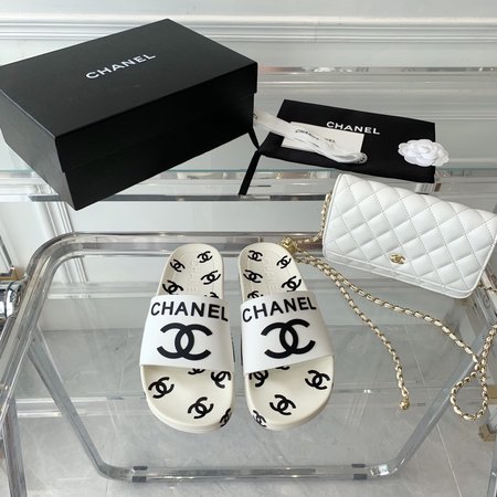 Chanel Slippers full Logo